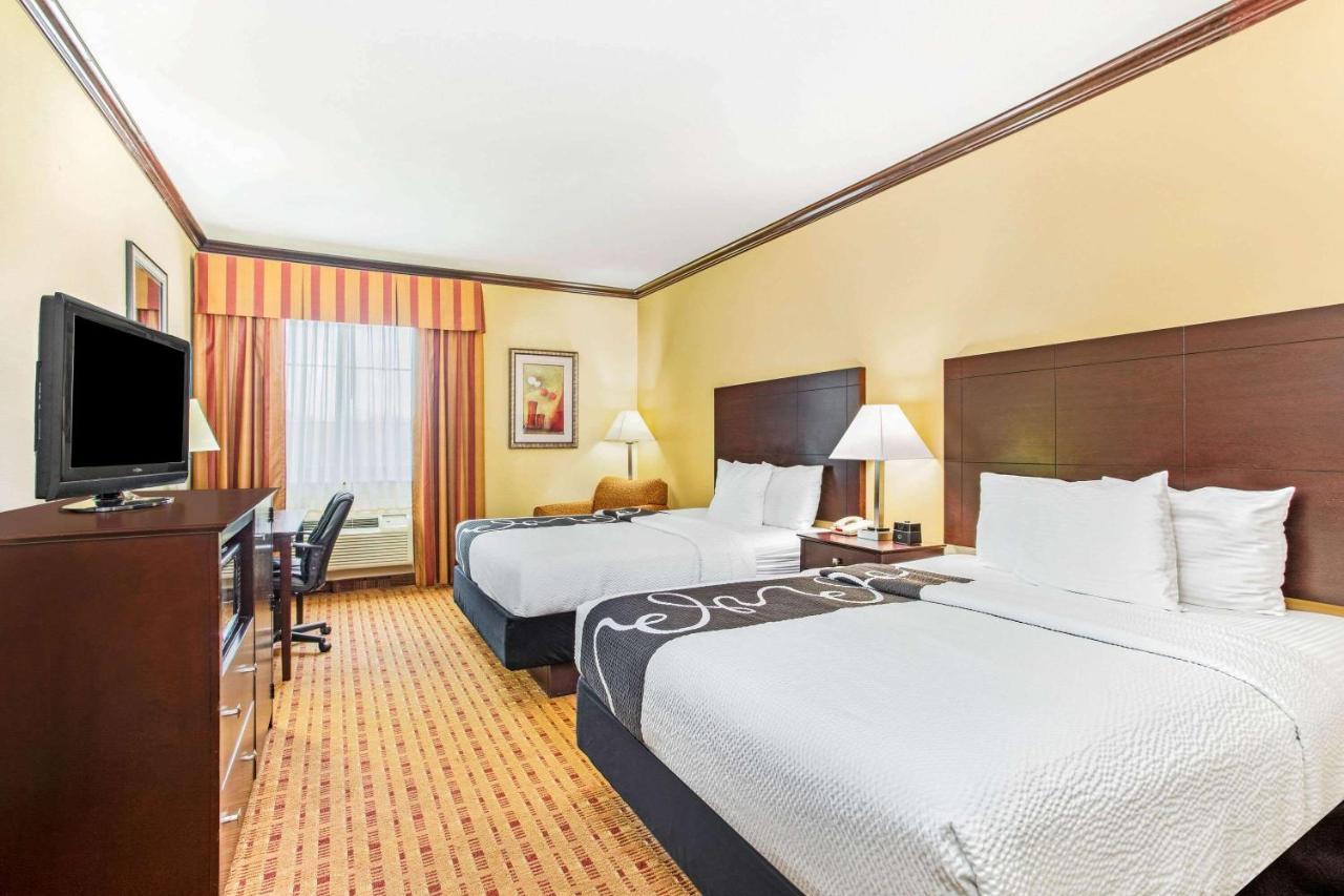 La Quinta By Wyndham Ennis Hotel Екстериор снимка