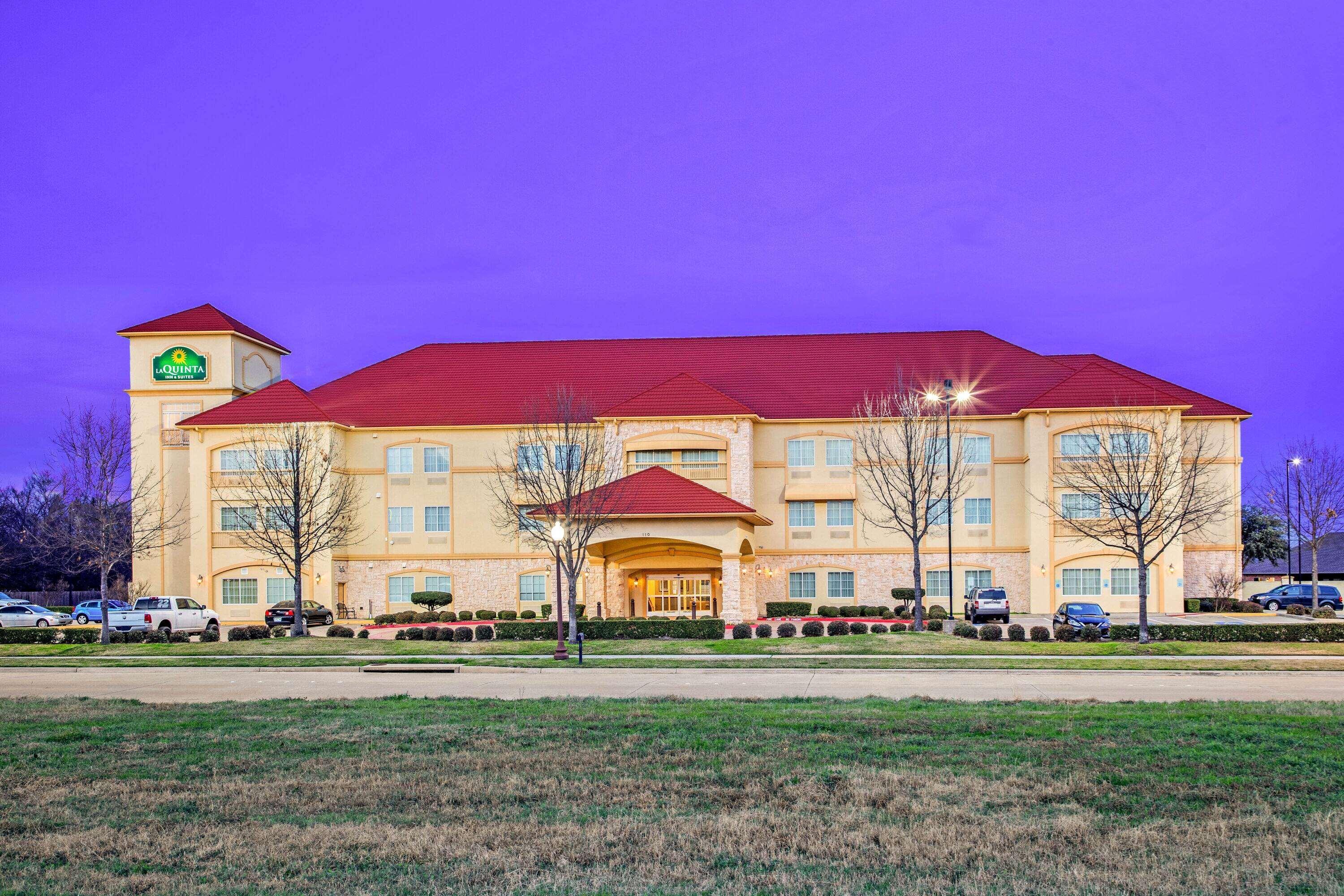 La Quinta By Wyndham Ennis Hotel Екстериор снимка