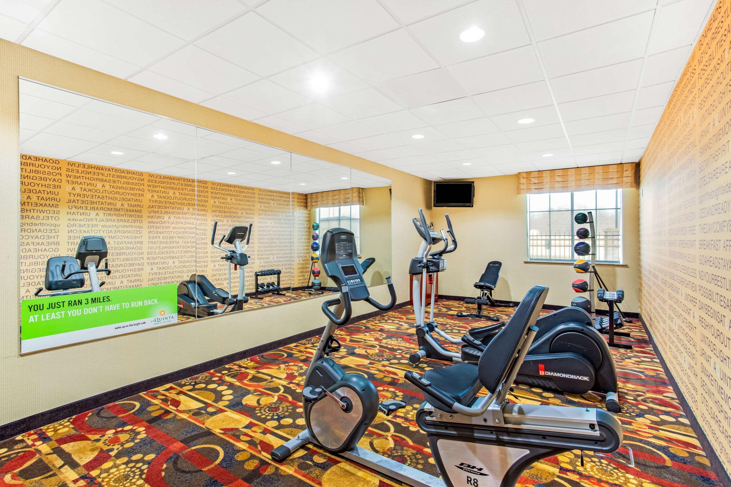 La Quinta By Wyndham Ennis Hotel Екстериор снимка