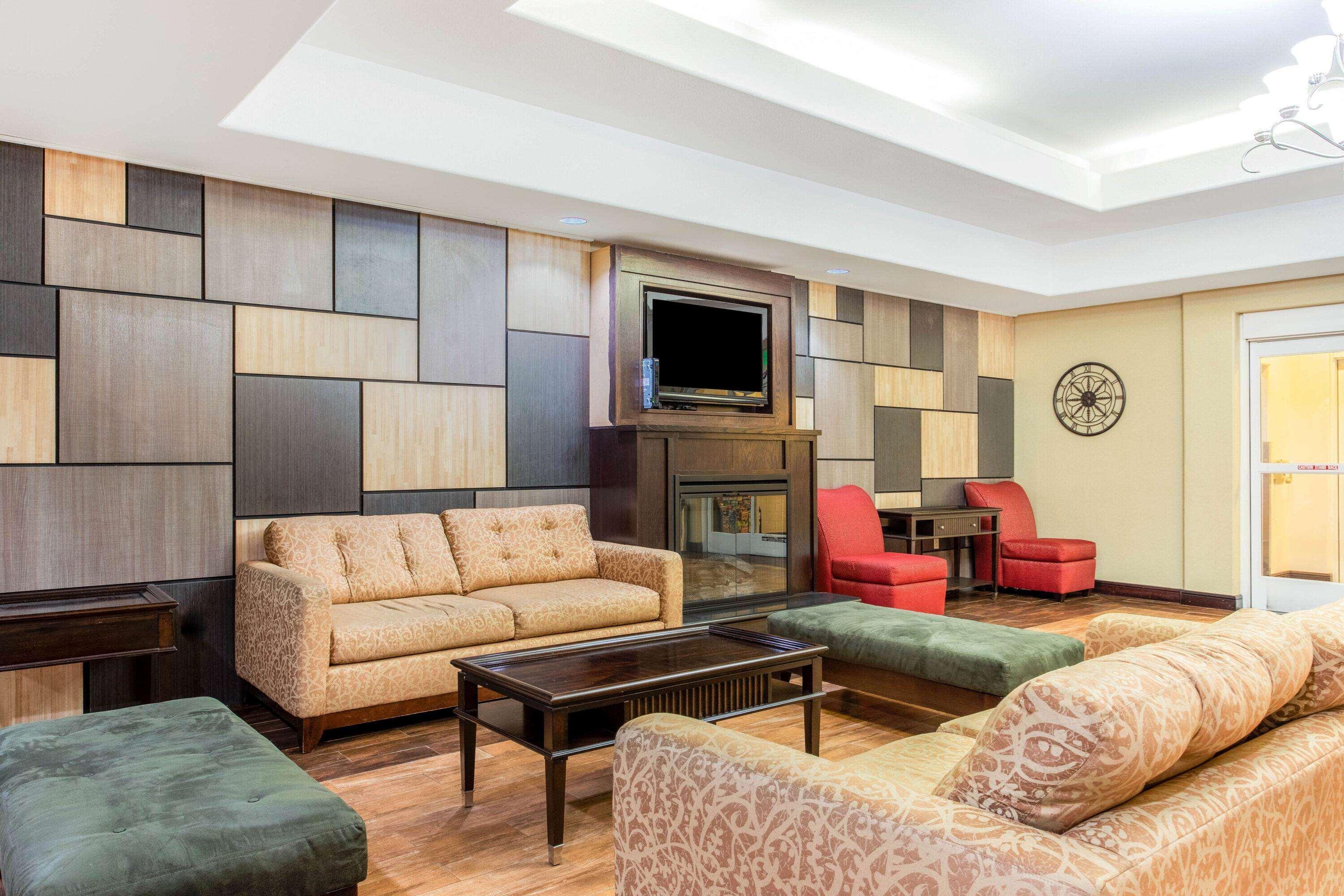 La Quinta By Wyndham Ennis Hotel Екстериор снимка