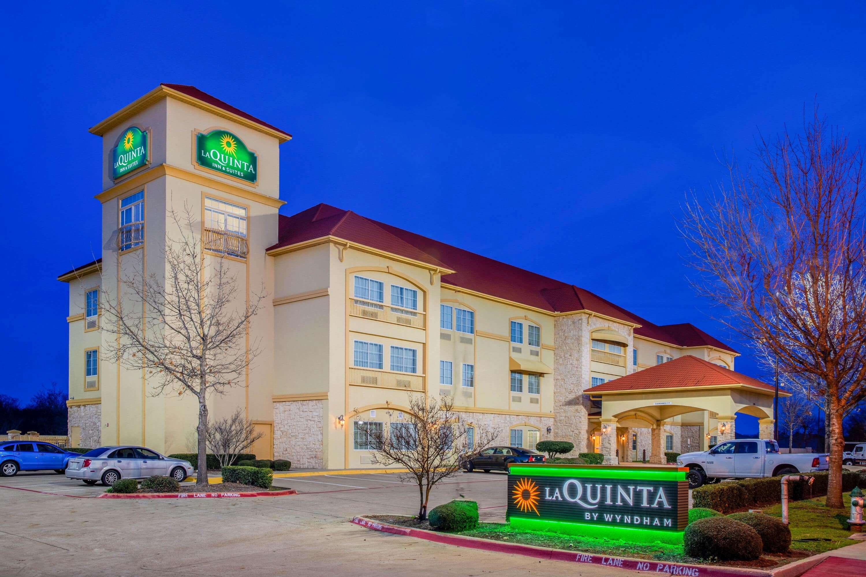 La Quinta By Wyndham Ennis Hotel Екстериор снимка